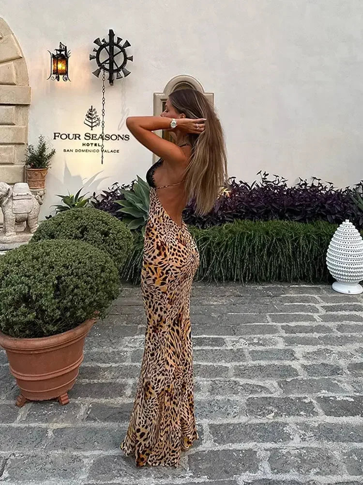 Alivia Robe Longue Femme – Robe Séduisante à Imprimé Léopard avec Dos Nu & Coupe Ajustée