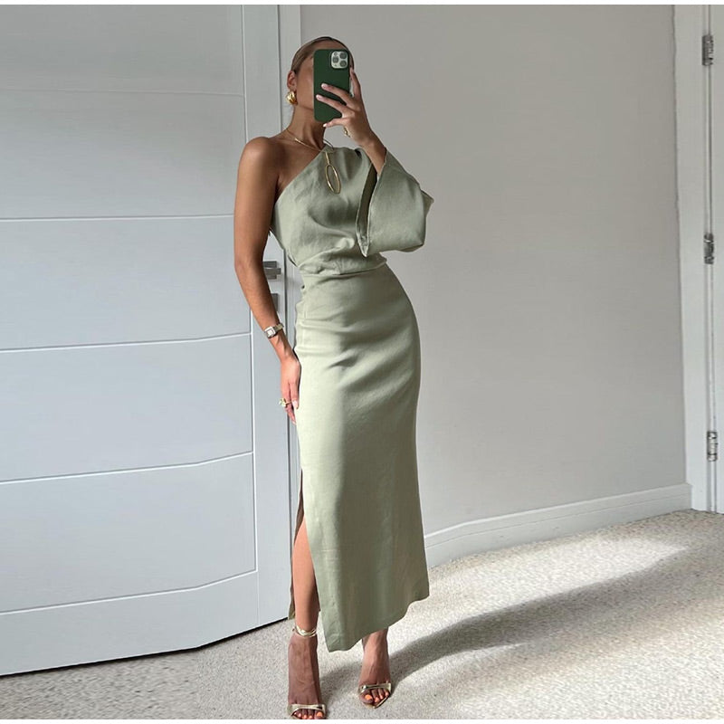Abito in raso da donna Livia – Elegante abito asimmetrico con spacco e taglio fluido chic