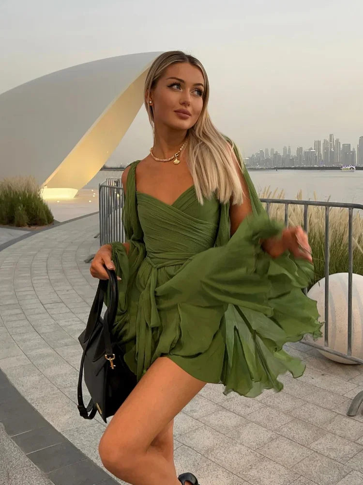Mini abito da donna Jasmine - Abito sexy verde plissettato con maniche lunghe e scollo a V
