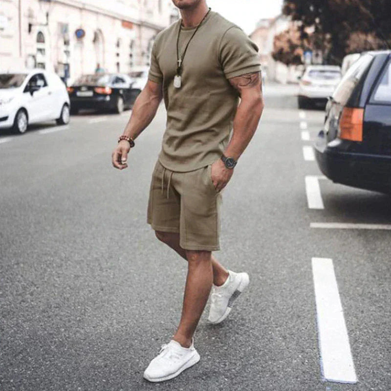 Completo da uomo Ethan: maglietta leggera a maniche corte e pantaloncini estivi aderenti