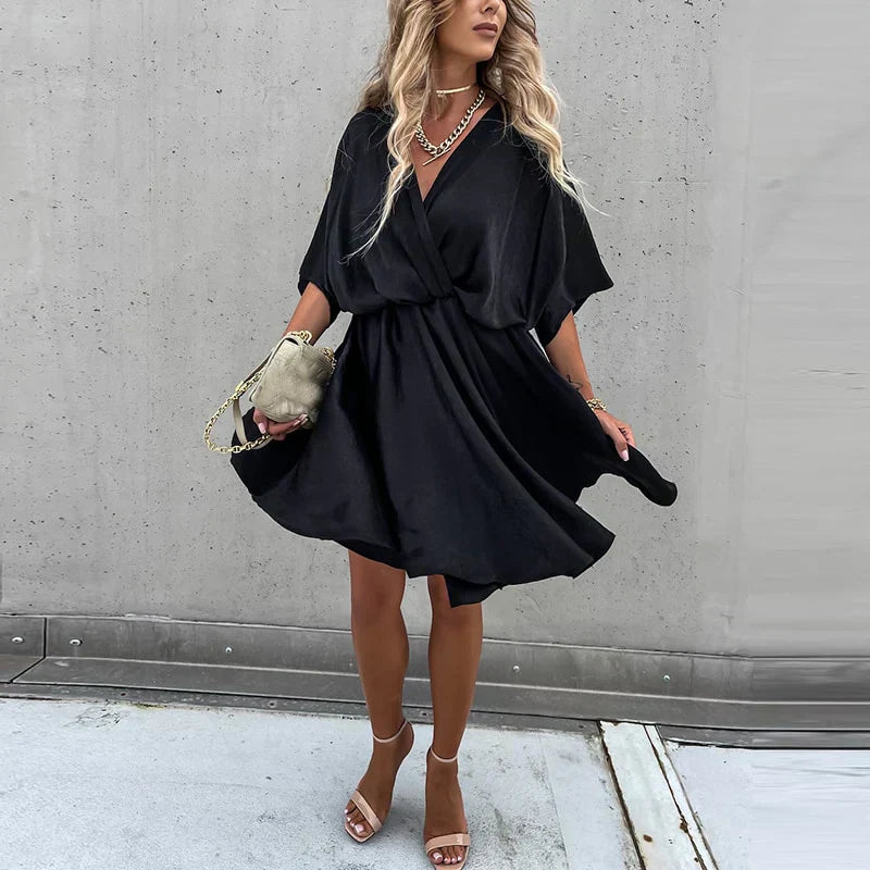Abito estivo avvolgente da donna Lucienne: tessuto leggero e fluido con elegante scollatura a V e vestibilità comoda