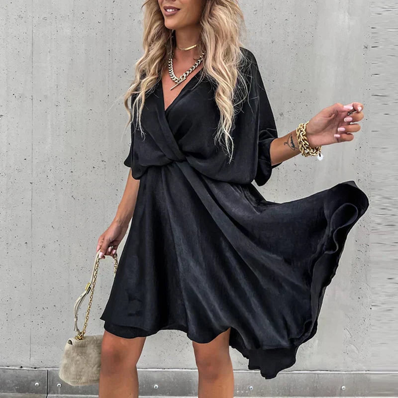 Abito estivo avvolgente da donna Lucienne: tessuto leggero e fluido con elegante scollatura a V e vestibilità comoda