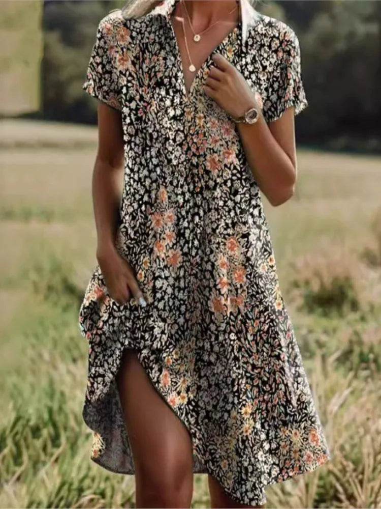 Abito da donna Jeanne: elegante abito con scollo a V e bottoni, vestibilità aderente e motivo floreale senza tempo
