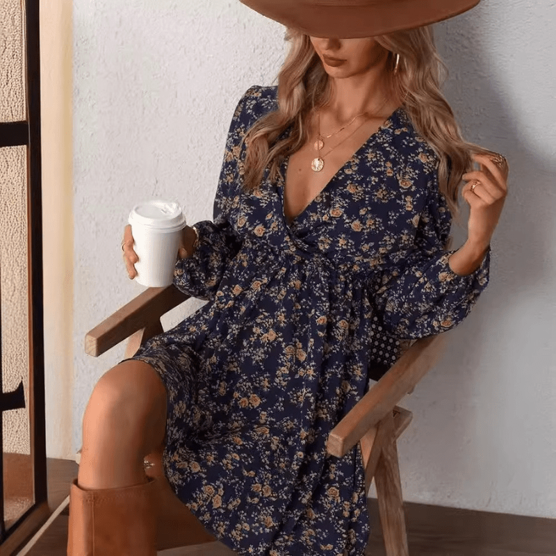 Mini abito da donna Selina – Stampa floreale romantica con scollo a V e vestibilità aderente e fluida