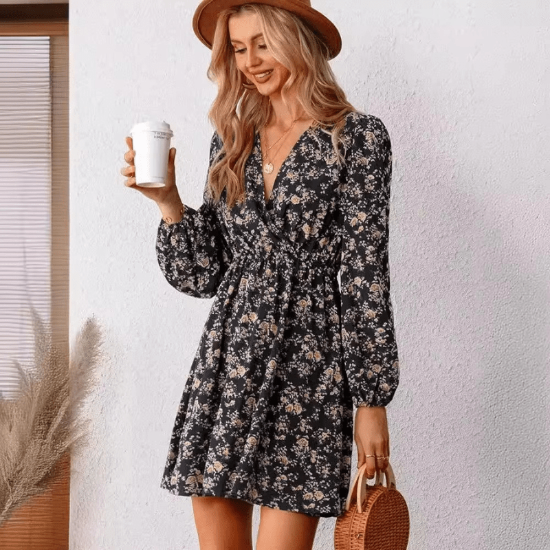 Mini abito da donna Selina – Stampa floreale romantica con scollo a V e vestibilità aderente e fluida
