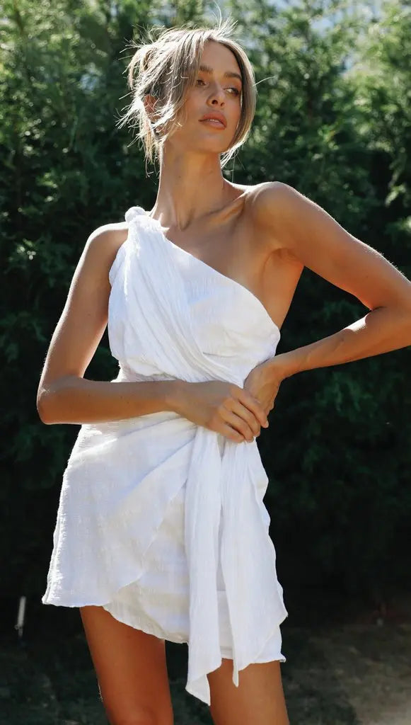 Abito asimmetrico da donna Leilani - Abito estivo bianco con drappeggio e vestibilità leggera ed elegante