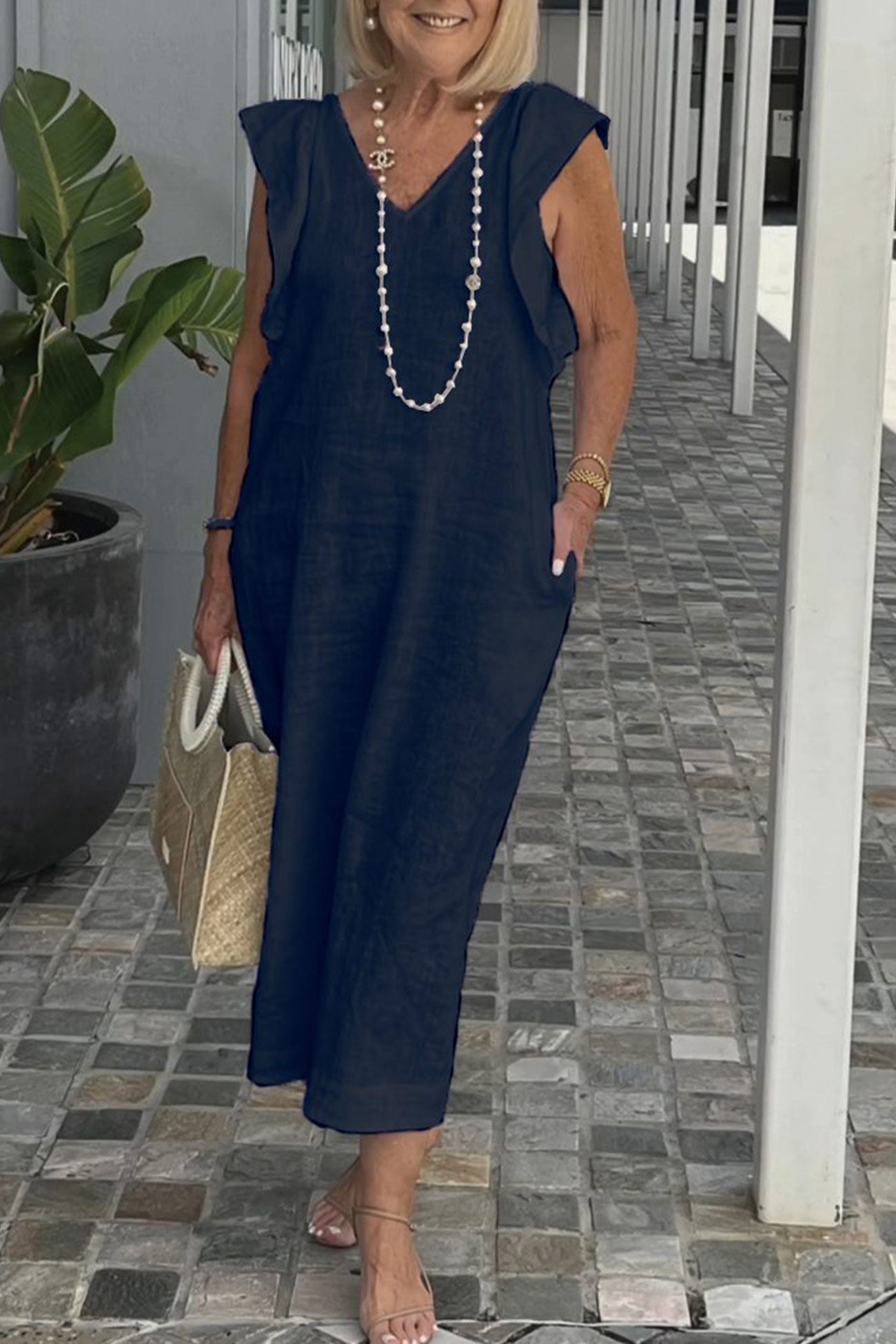 Abito in lino da donna Elise - Abito midi senza maniche con scollo a V e volant