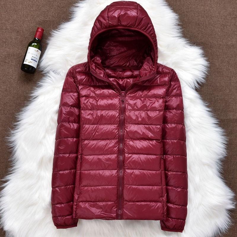 Giacca da donna Nora – Giacca impermeabile ultraleggera con cappuccio staccabile ed eleganti pieghe