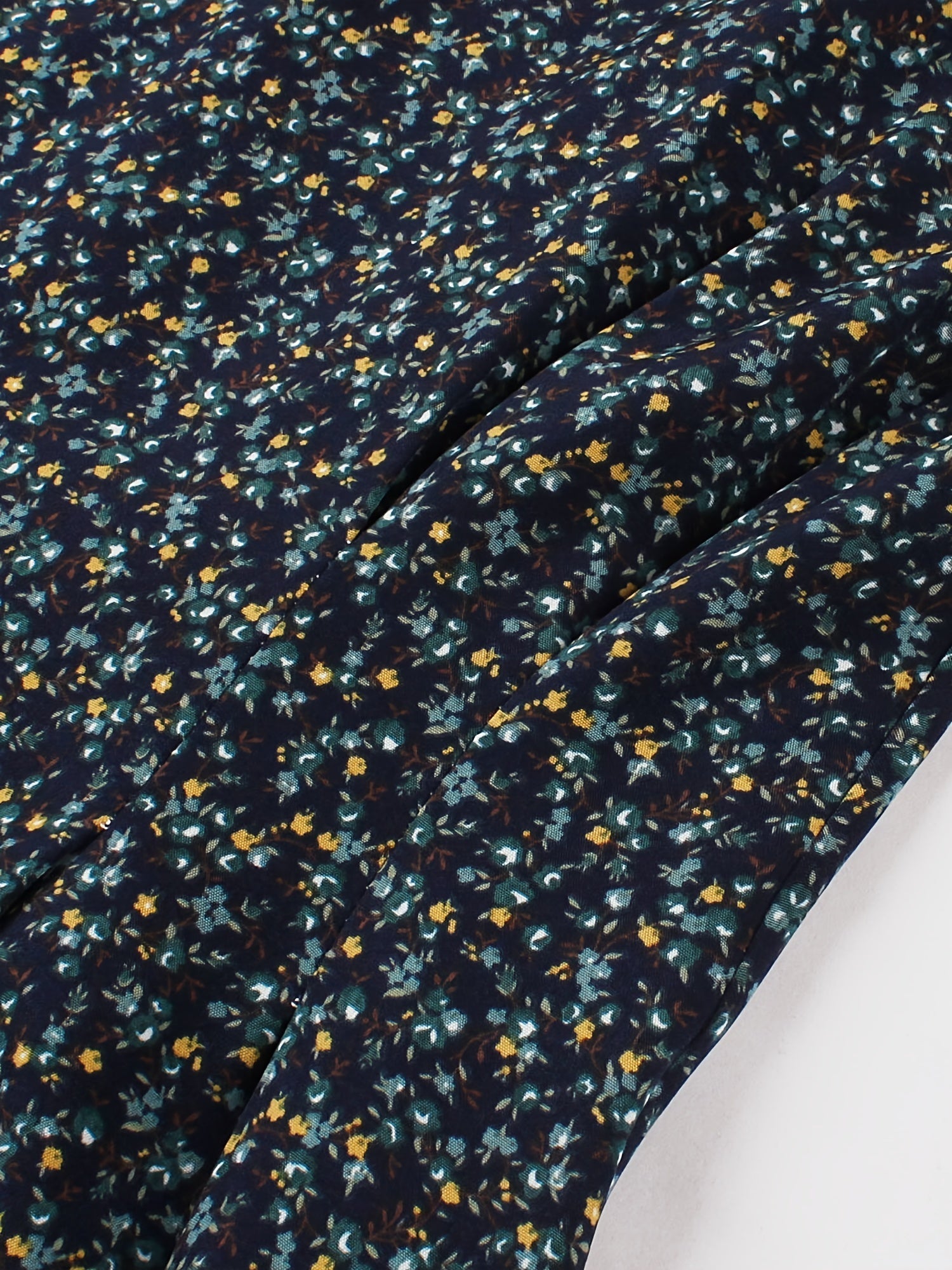 Robe d'Été Lily pour Femme – Robe Midi Sans Manches à Imprimé Floral et Coupe Élégante