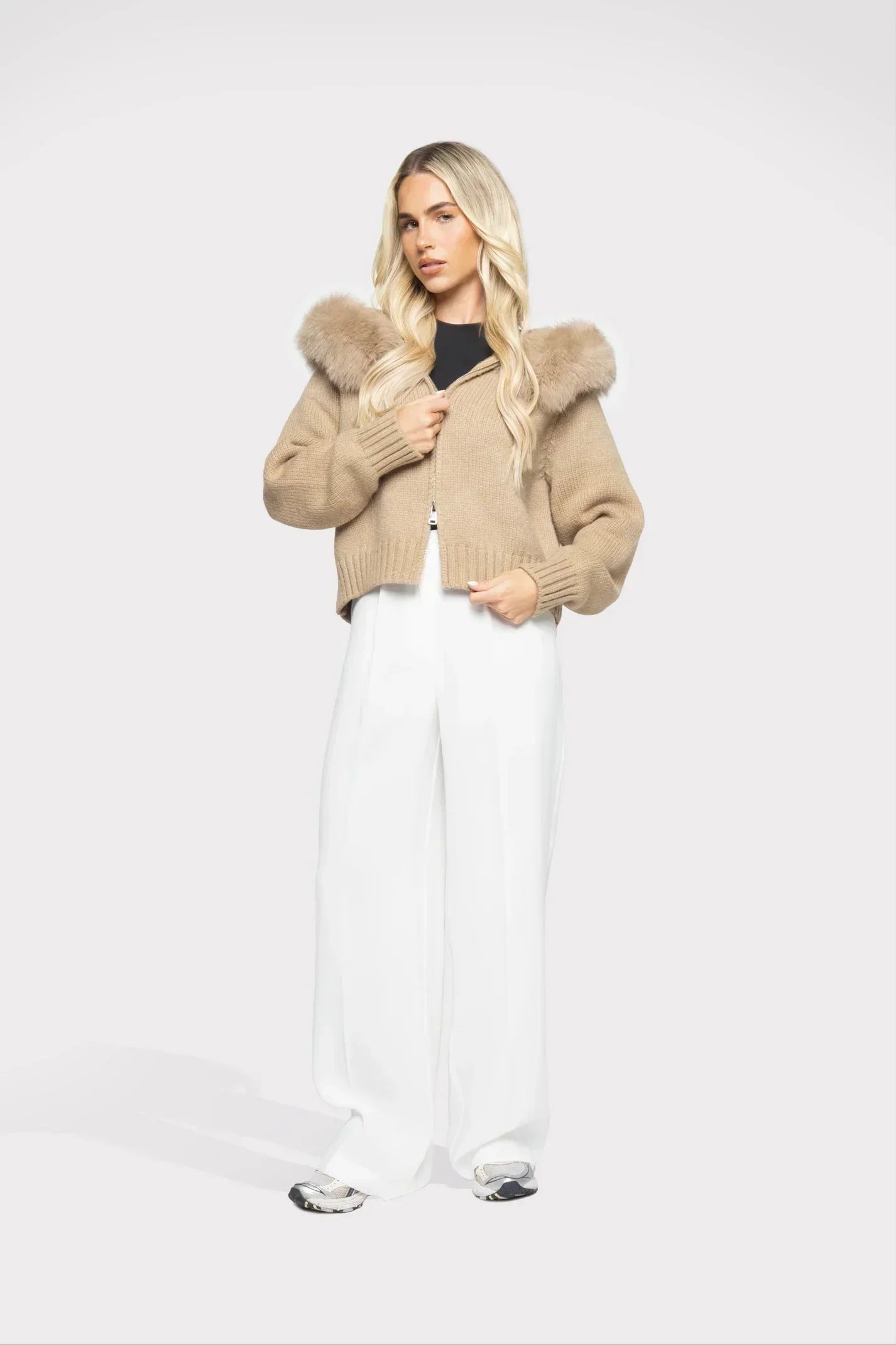 Giacca da donna Janelle – Elegante giacca in lana con cappuccio foderato in pelliccia