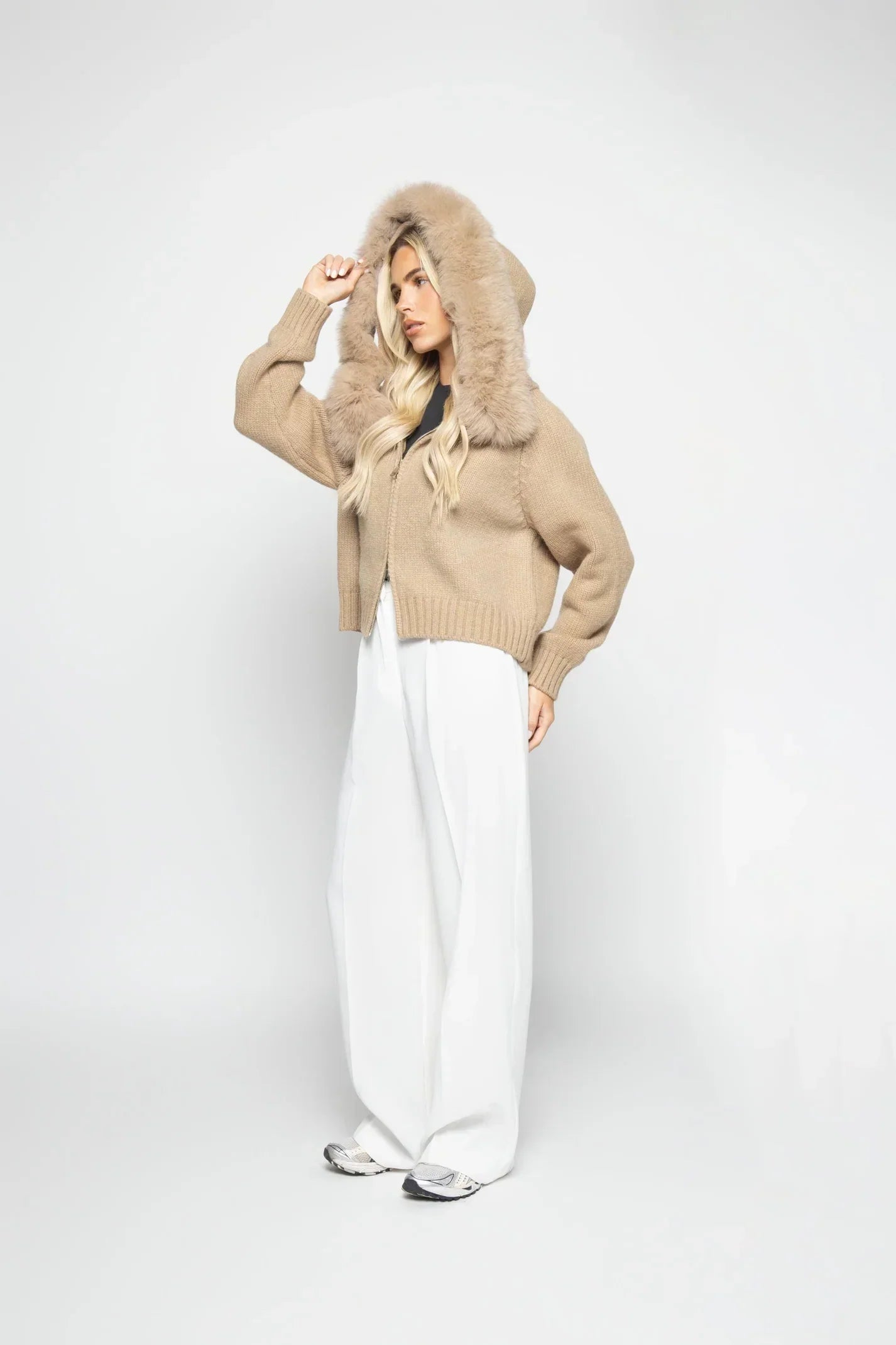 Giacca da donna Janelle – Elegante giacca in lana con cappuccio foderato in pelliccia