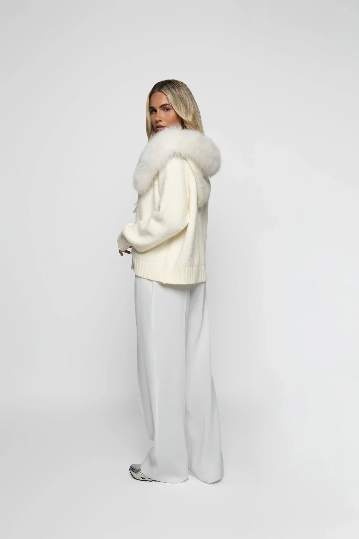 Giacca da donna Janelle – Elegante giacca in lana con cappuccio foderato in pelliccia