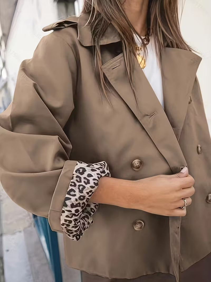 Trench corto da donna Georgia – Giacca strutturata per la mezza stagione con chiusura a bottoni e fodera stampata