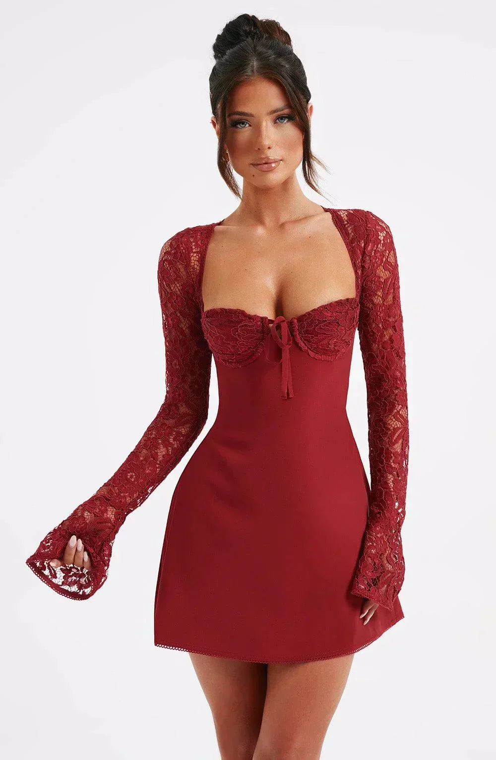 Mini abito da donna Juliette - Elegante abito in pizzo con scollo a cuore e taglio aderente