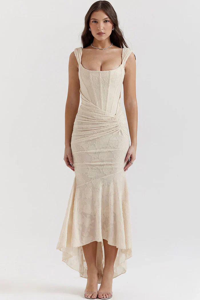 Abito lungo elegante Denisse: taglio lusinghiero e tessuto lussuoso per un look femminile raffinato
