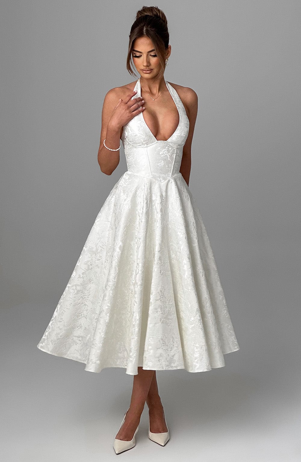 Abito midi da donna Iris – Abito senza schienale in jacquard floreale con corpetto aderente e gonna svasata