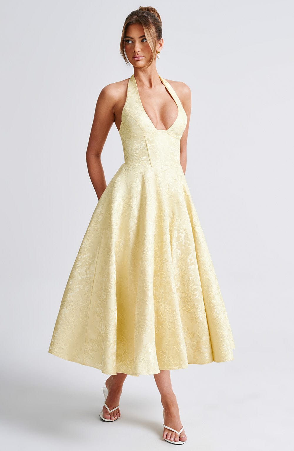 Abito midi da donna Iris – Abito senza schienale in jacquard floreale con corpetto aderente e gonna svasata