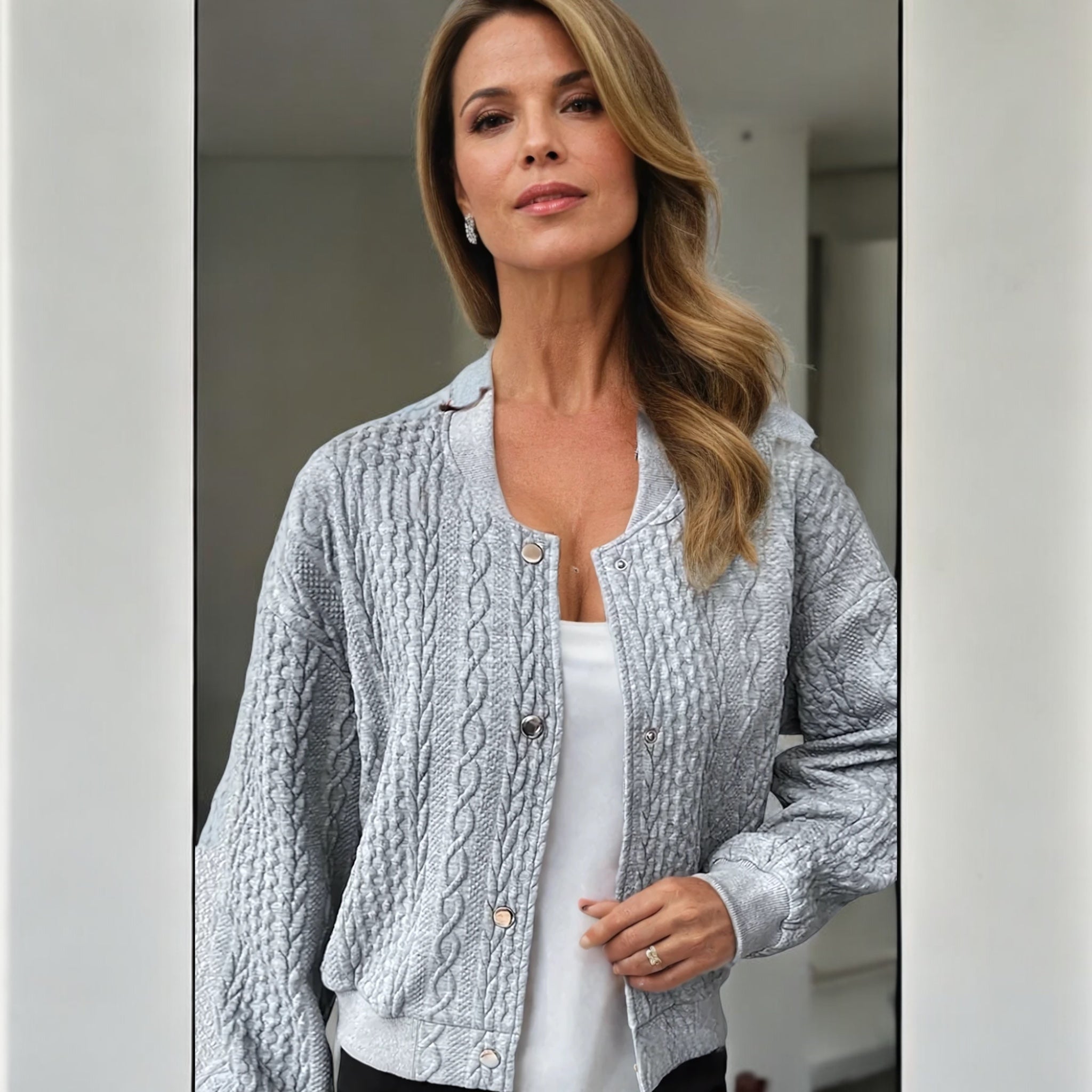 Cardigan da donna Sky: cardigan lavorato a maglia comodo ed elegante per uno stile moderno