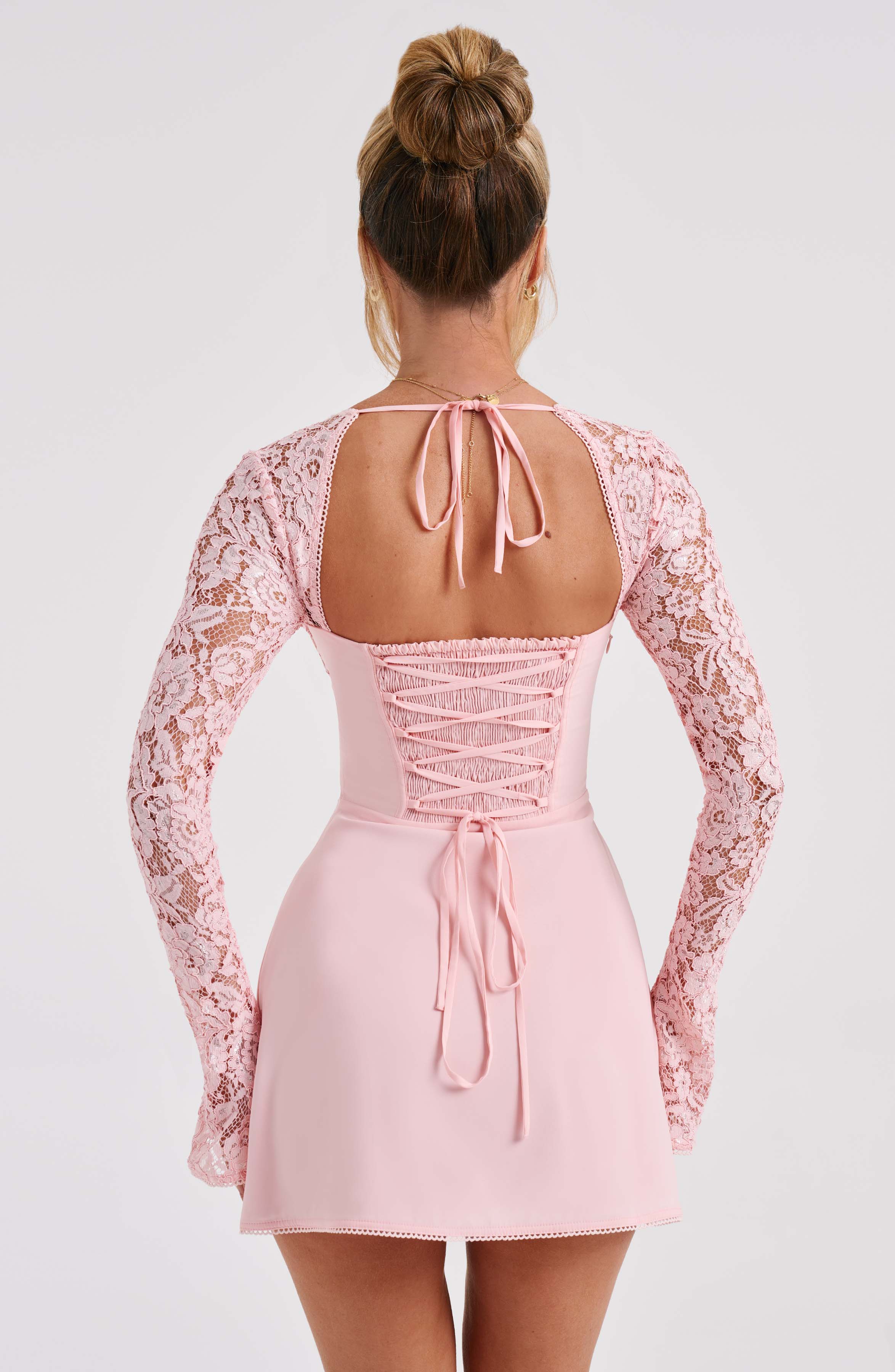 Mini abito da donna Juliette - Elegante abito in pizzo con scollo a cuore e taglio aderente