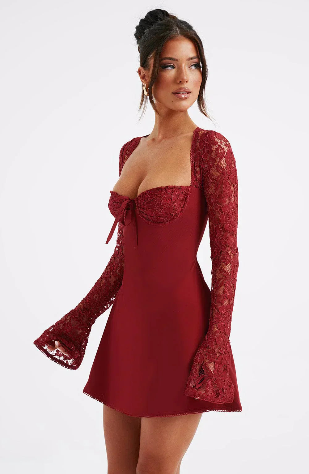 Mini abito da donna Juliette - Elegante abito in pizzo con scollo a cuore e taglio aderente