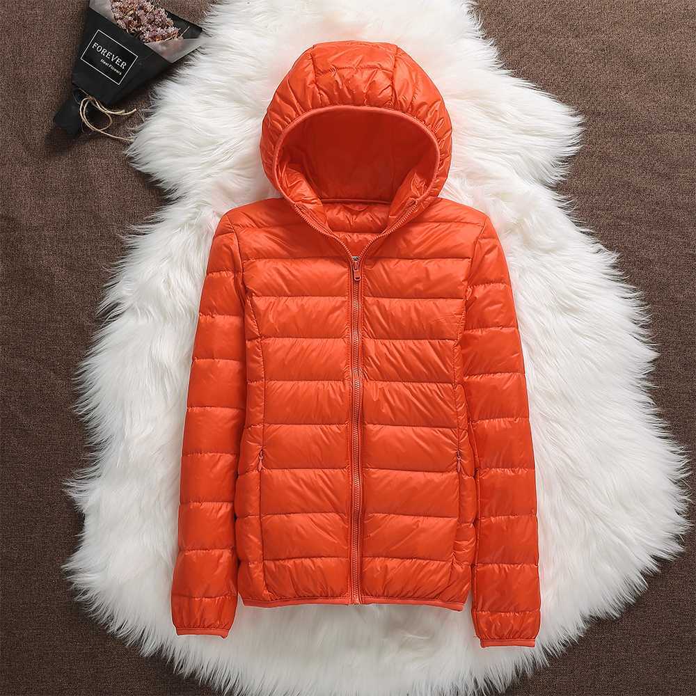 Giacca da donna Nora – Giacca impermeabile ultraleggera con cappuccio staccabile ed eleganti pieghe