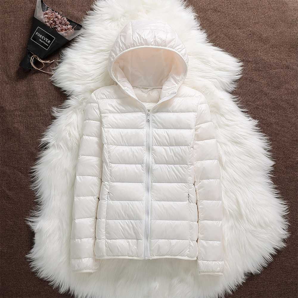 Giacca da donna Nora – Giacca impermeabile ultraleggera con cappuccio staccabile ed eleganti pieghe