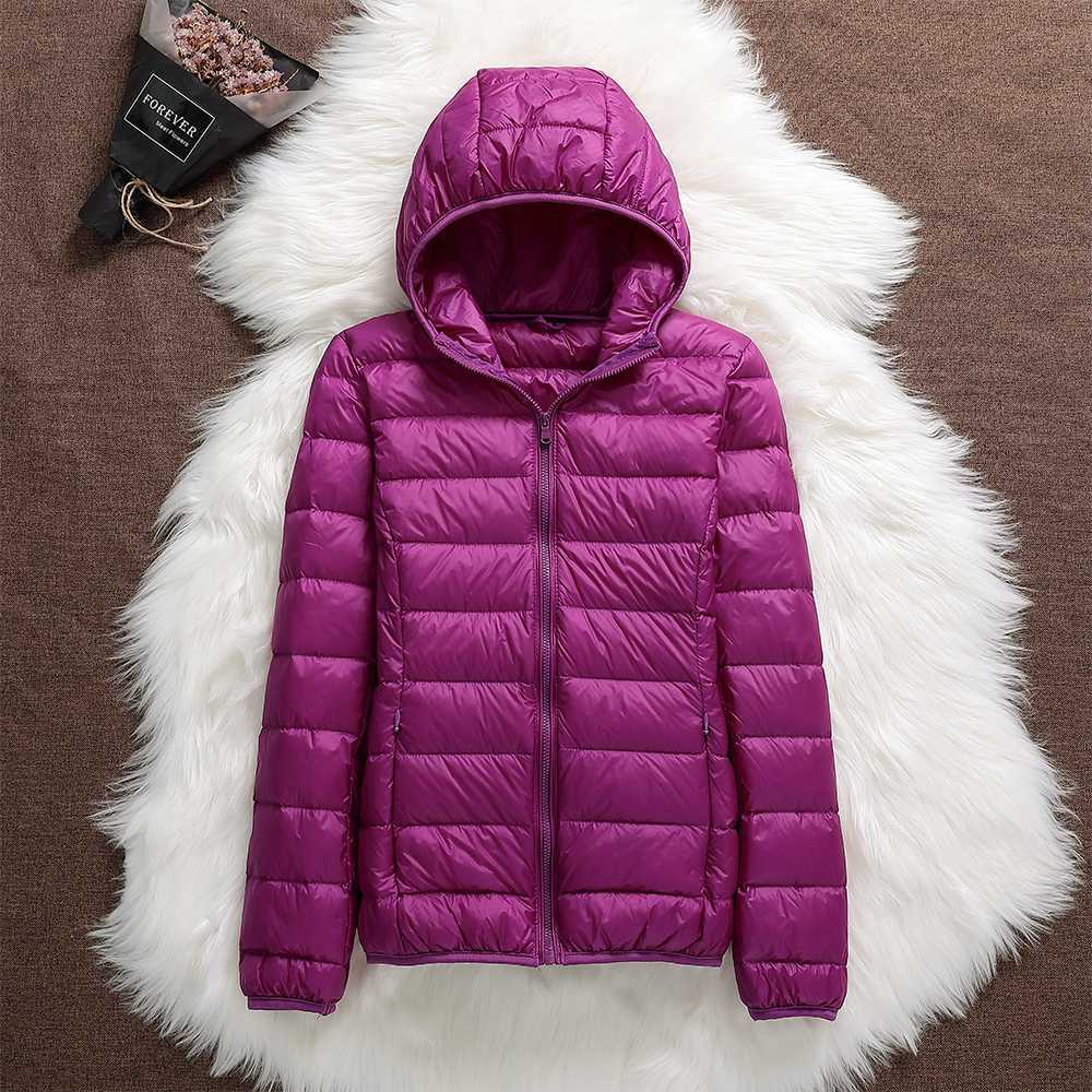 Giacca da donna Nora – Giacca impermeabile ultraleggera con cappuccio staccabile ed eleganti pieghe