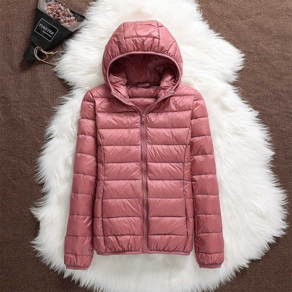 Giacca da donna Nora – Giacca impermeabile ultraleggera con cappuccio staccabile ed eleganti pieghe