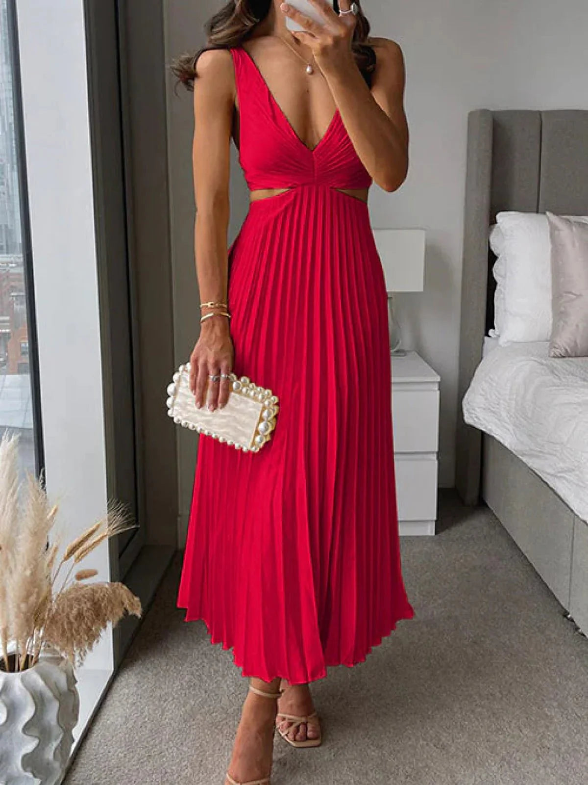 Abito in raso da donna Mila – Elegante abito midi con scollo a V, pieghe raffinate e vestibilità lussuosa 