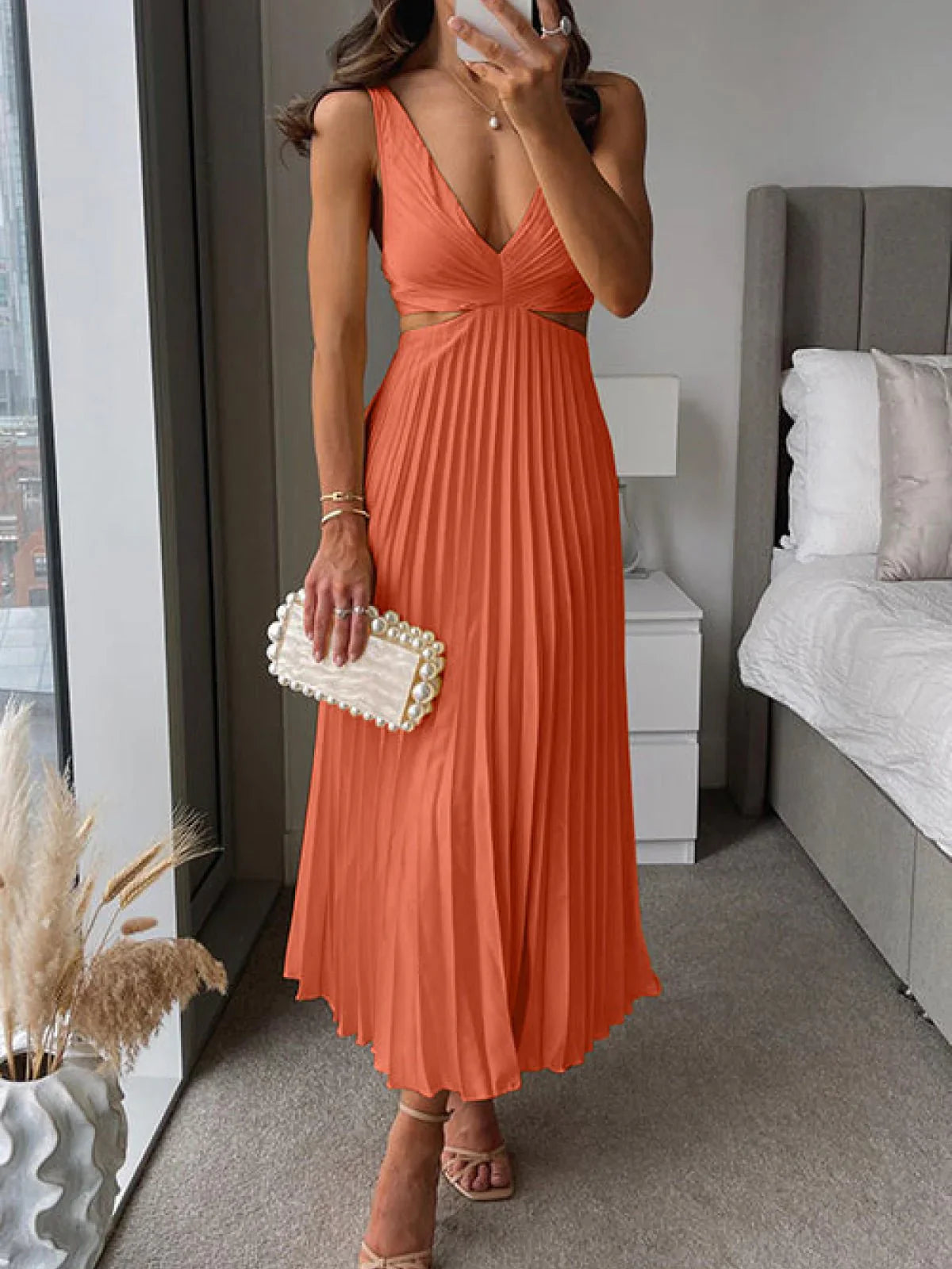 Abito in raso da donna Mila – Elegante abito midi con scollo a V, pieghe raffinate e vestibilità lussuosa 