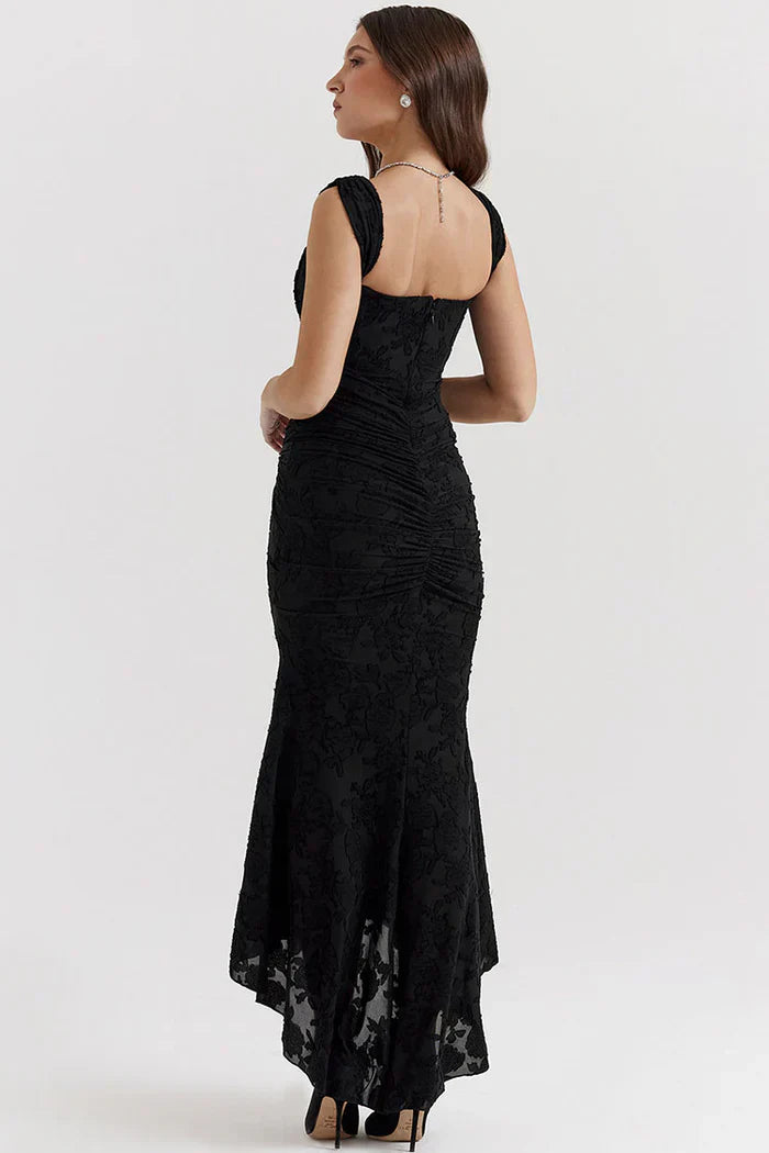 Abito lungo elegante Denisse: taglio lusinghiero e tessuto lussuoso per un look femminile raffinato