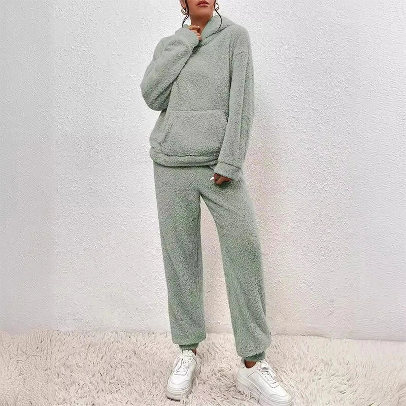 Sloane Ensemble Femme – Pyjama en Polaire Douce avec Capuche & Pantalon Ample pour l’Hiver