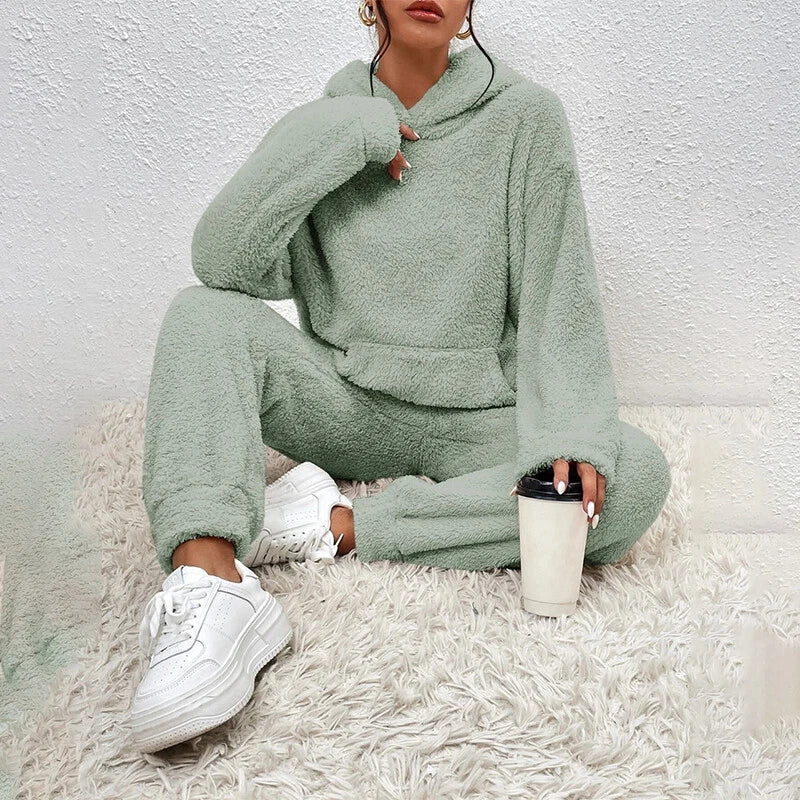 Sloane Ensemble Femme – Pyjama en Polaire Douce avec Capuche & Pantalon Ample pour l’Hiver