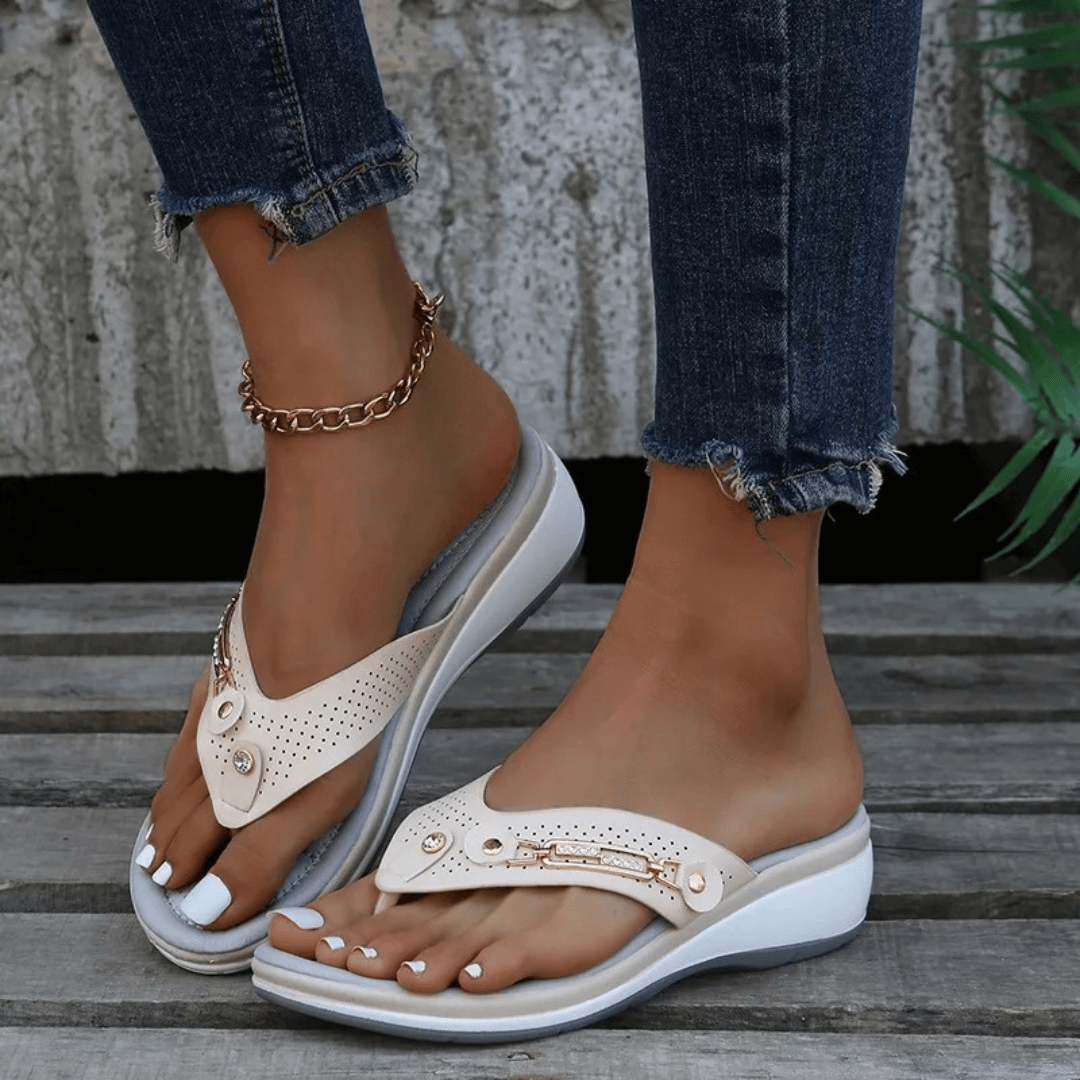 Infradito da donna Marian - Comode infradito estive con dettagli dorati e design elegante