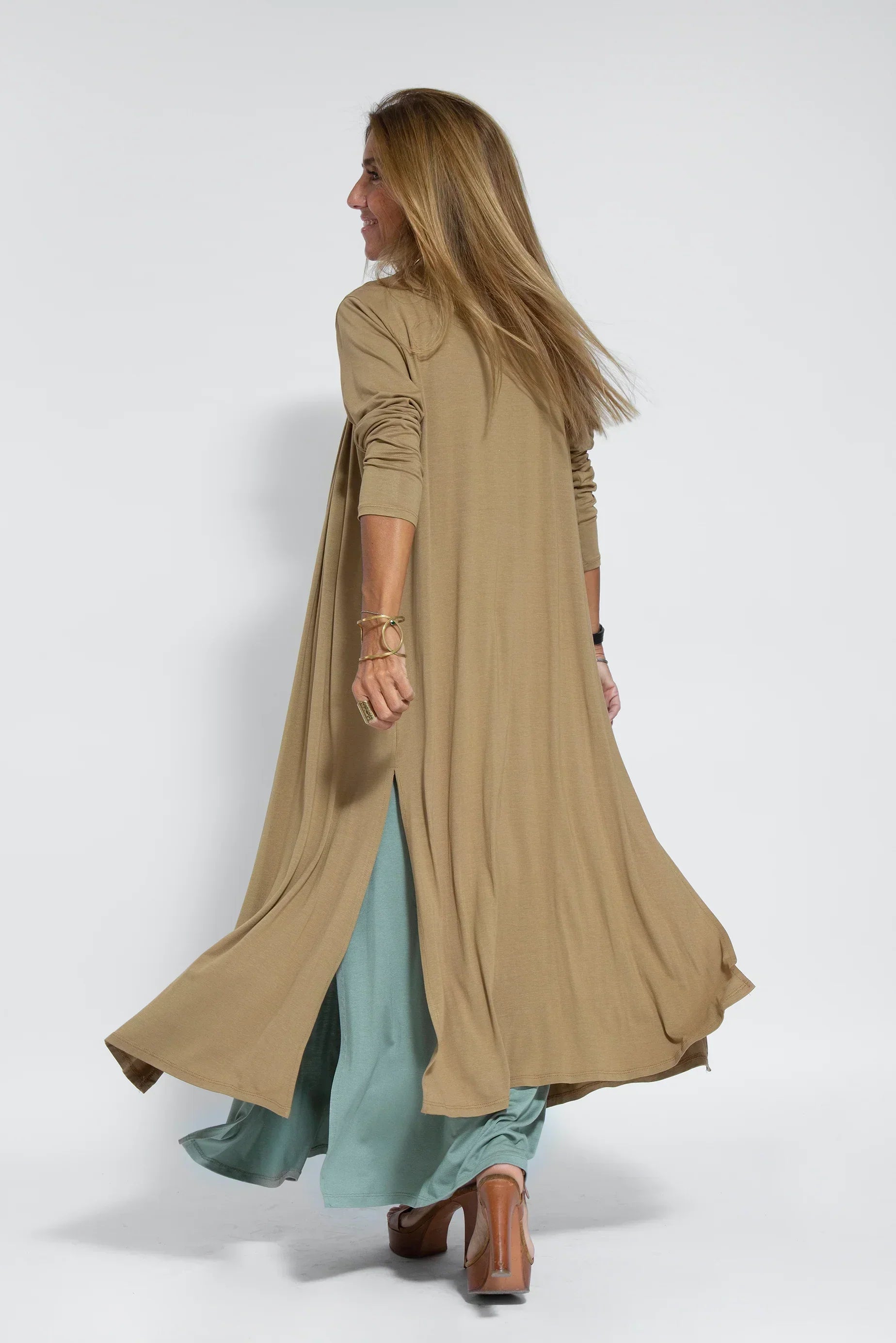 Completo da donna Ayania: elegante abito e gilet in cotone con vestibilità aderente ed effetto tubino