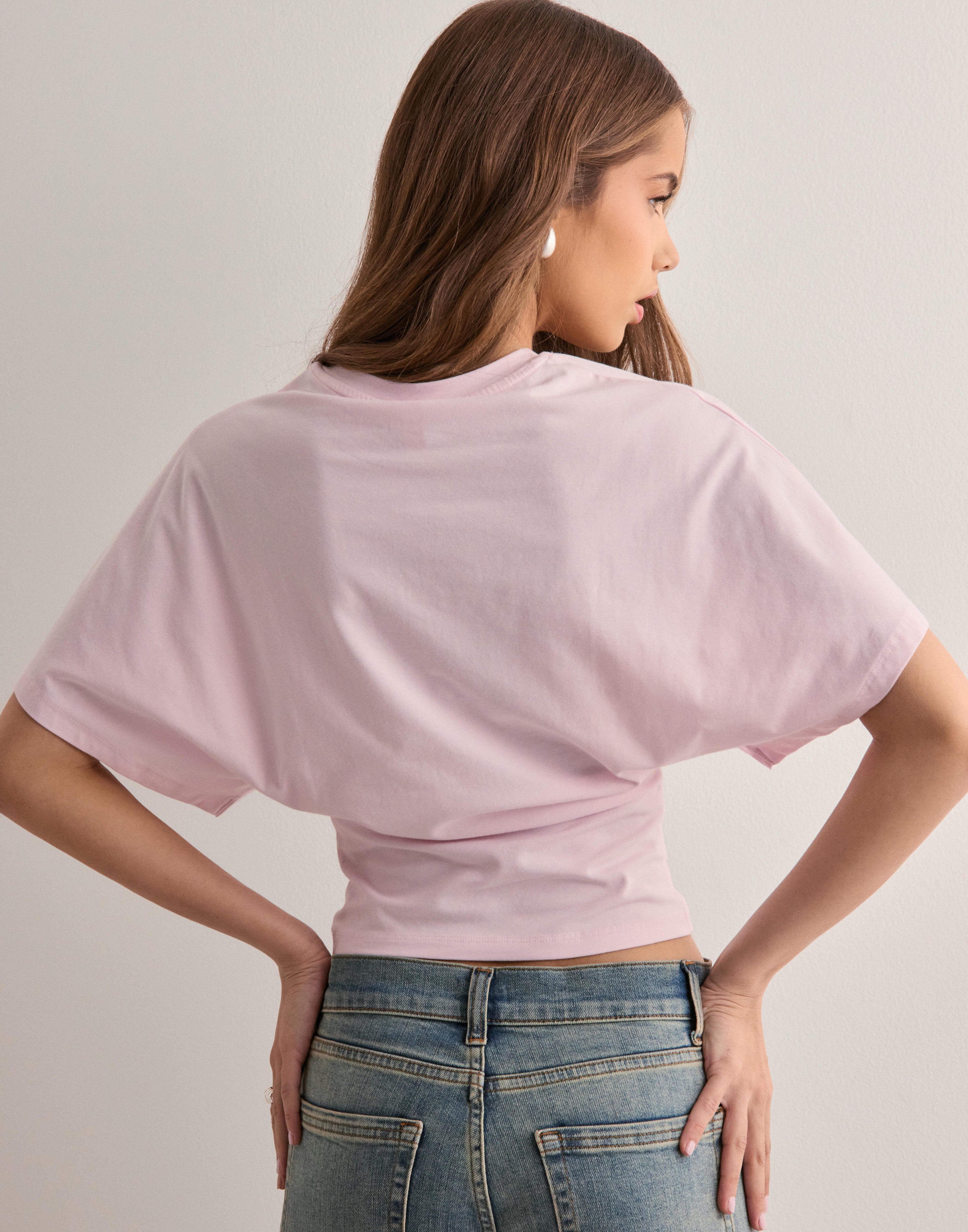 T-shirt da donna Isabelle – T-shirt elegante con maniche svasate e vestibilità aderente